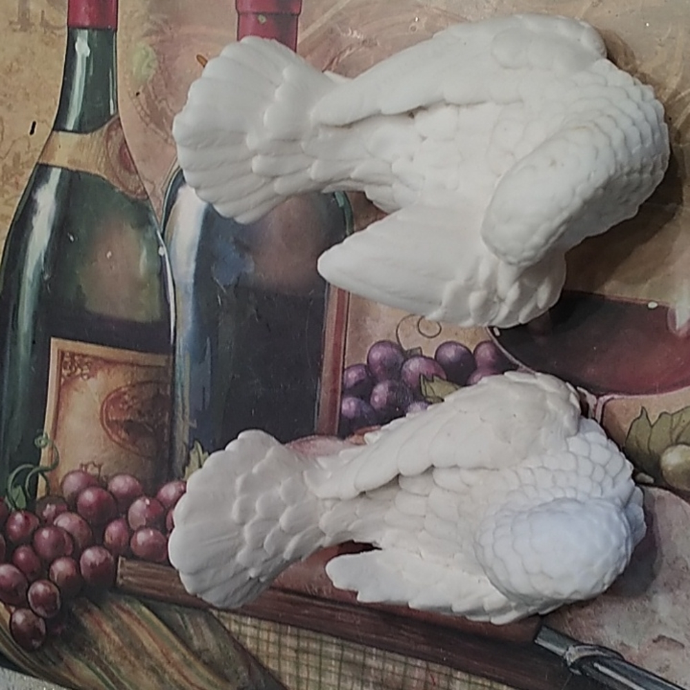 Classic sculptures  pair of dove